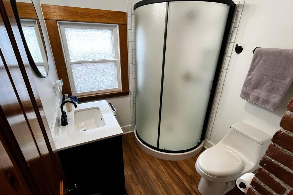 Fiesinger House - Private 3-Bd Unit In Historic Home, Downtown サンダスキー エクステリア 写真